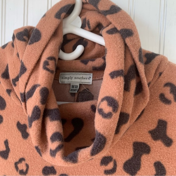 Simply Southern (OS Fits Most)Warm Tan and Black Patterned poncho Pullover - Picture 5 of 11